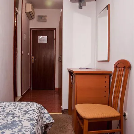 Dujam מלון 3*
